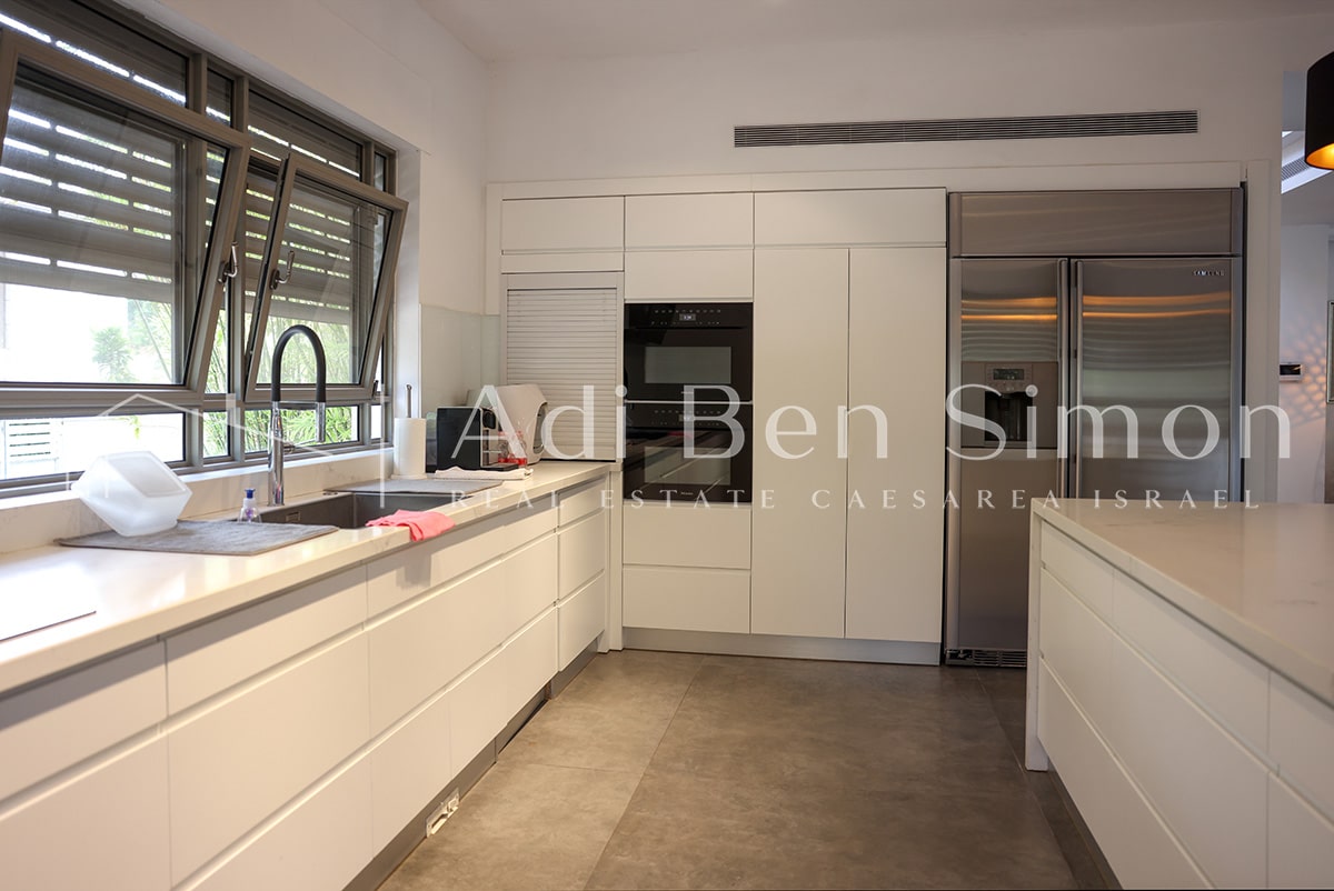 וילה להשכרה בקיסריה