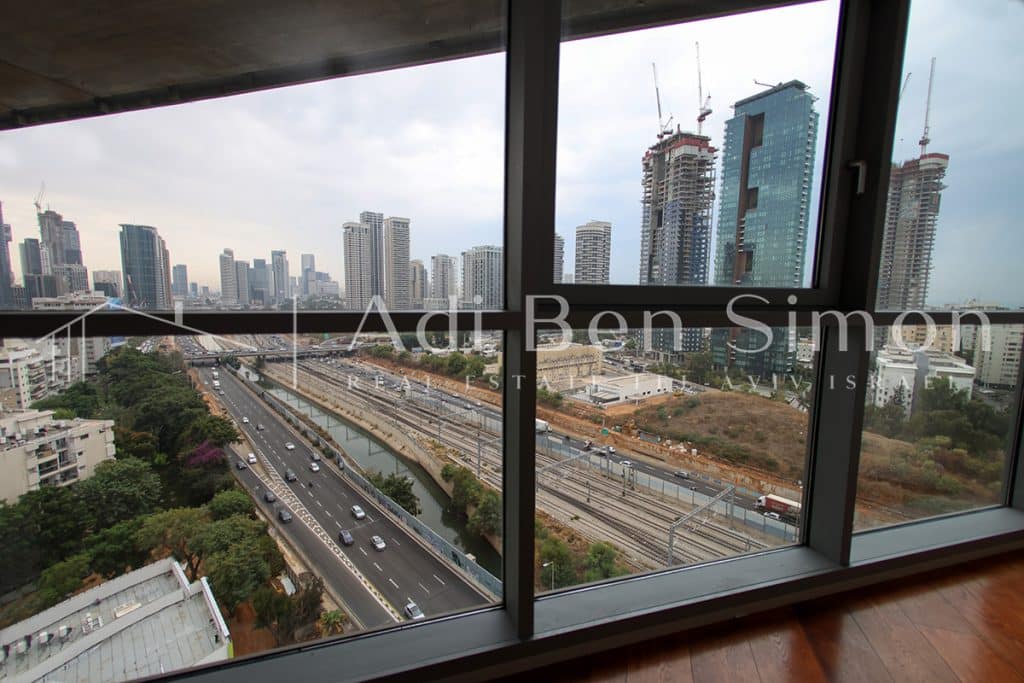 למכירה בבניין וותיק המעוצב עי האדריכל פיבקו בבניין הנושא 15 קומות