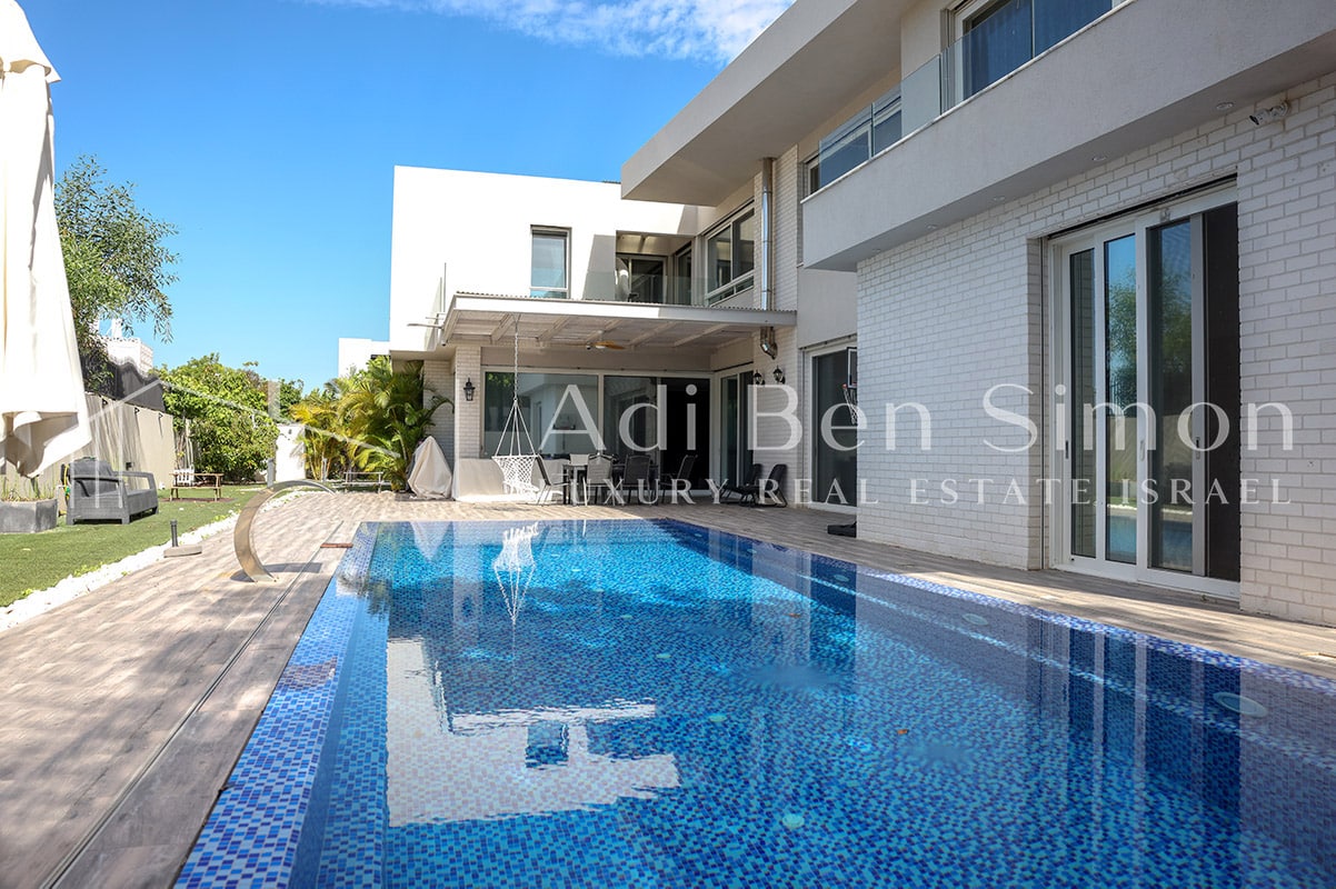 בית למכירה בקיסריה