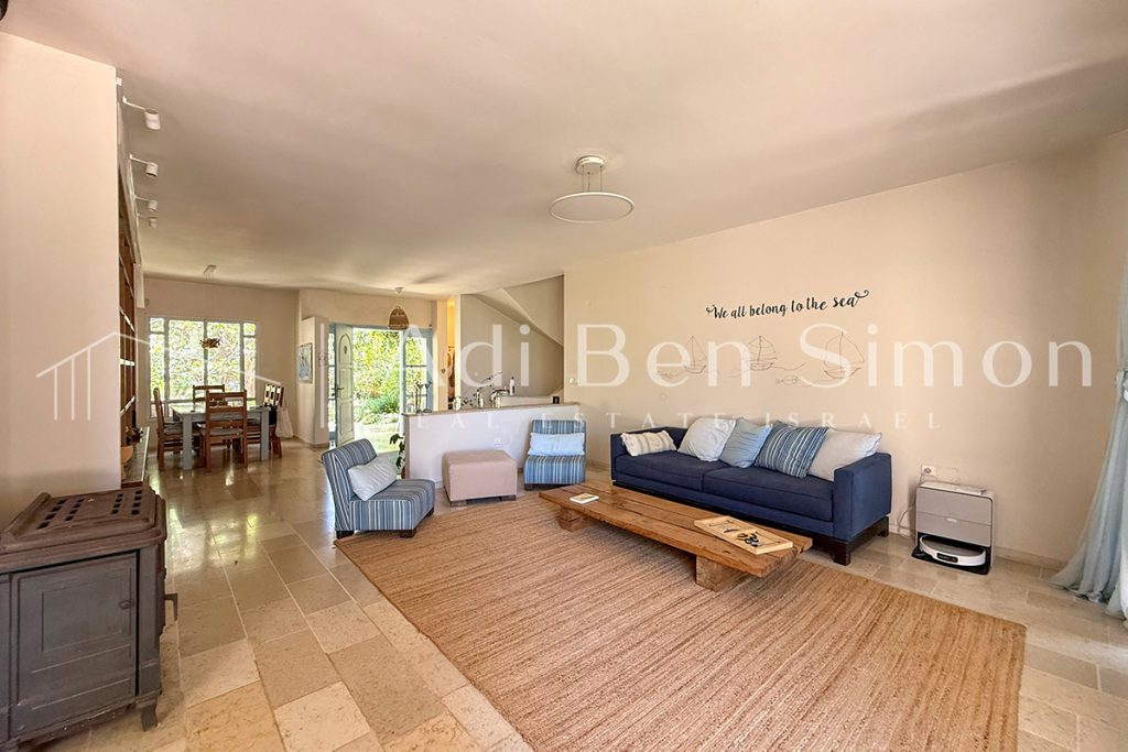 המדריך המלא למציאת וילות להשכרה בקיסריה ב-2026